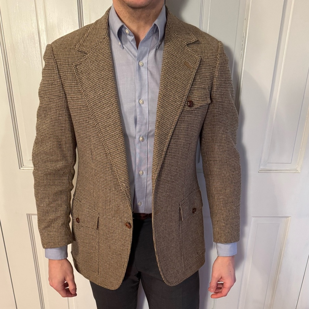 Brown Patterned Blazer With Button-Down Pockets - image 1